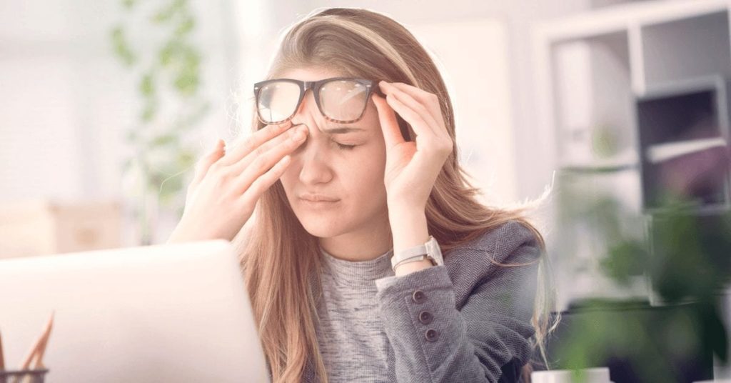 Woman experiencing cluster headache